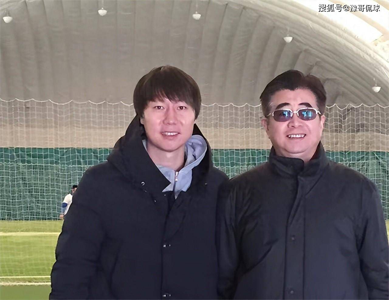 布雷默将与尤文涨薪续约至2028年据知名记者罗马诺透露，布雷默将与尤文签下期限到2028年的续约合同。